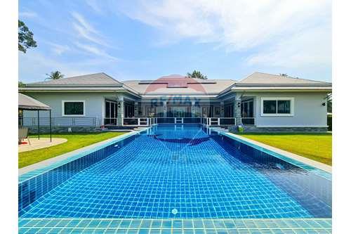 ขายบ้านหัวหิน ประจวบคีรีขันธ์ : 5 Bed 6 Bath Luxury Private Pool Villa in Hua Hin, Thap Tai For Sale