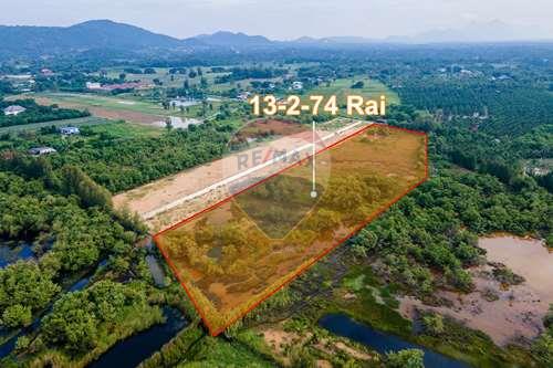 For SaleLandHuahin, Prachuap Khiri Khan, Pran Buri : Land For Sale - Pranburi 13 Rai and 274 Sq.Wa