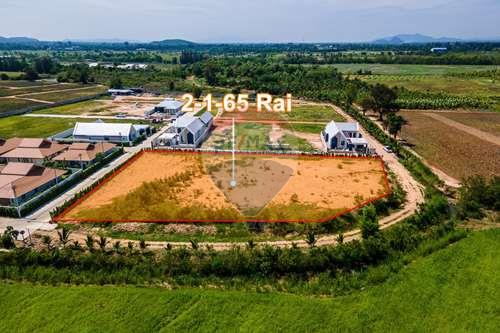 For SaleLandHuahin, Prachuap Khiri Khan, Pran Buri : Land 2-1-65 Rai Next to a Nice Community in Soi 112 For Sale