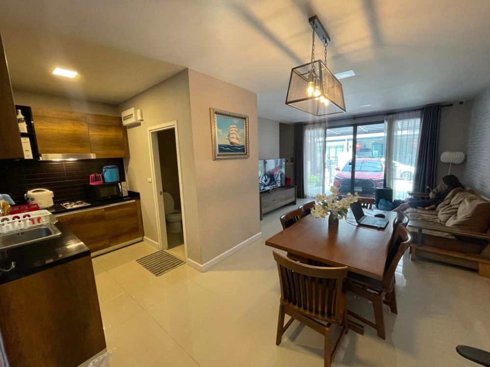 For RentTownhousePathum Thani,Rangsit, Thammasat : Townhome for rent, 3 floors with furniture, 18,000 / month.