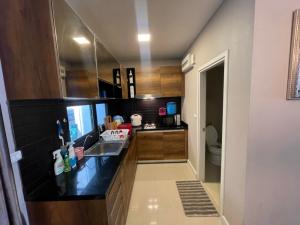 For RentTownhousePathum Thani,Rangsit, Thammasat : Townhome for rent, 3 floors with furniture, 18,000 / month.