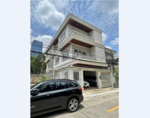 For SaleHouseRatchadapisek, Huaikwang, Suttisan : For inquiries, call: 096-267-1091. Owner sells a 3-storey detached house, 39 square wah, 4 bedrooms, 3 bathrooms, Ratchadaphisek Soi 3, Huai Khwang, Din Daeng, near MRT Rama 9, near Fortune Town.