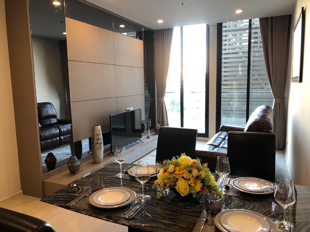 For RentCondoWitthayu, Chidlom, Langsuan, Ploenchit : (Big room!! )​ 1​ Bedroom​ 58​ sqm. Noble Ploenchit, next to BTS Ploenchit station. With private elevator.