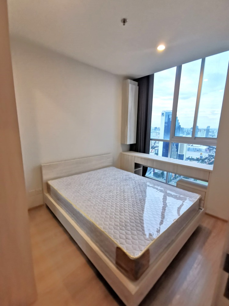 For RentCondoRatchadapisek, Huaikwang, Suttisan : 🔴16,000฿🔴 Noble Revolve Ratchada ✅ near MRT Cultural Center and department stores Happy to serve you. If interested, contact 𝙇𝙄𝙉𝙀 (very quick response) 📱 : Property code 677-2407 📱 : Line ID: @bbcondo88