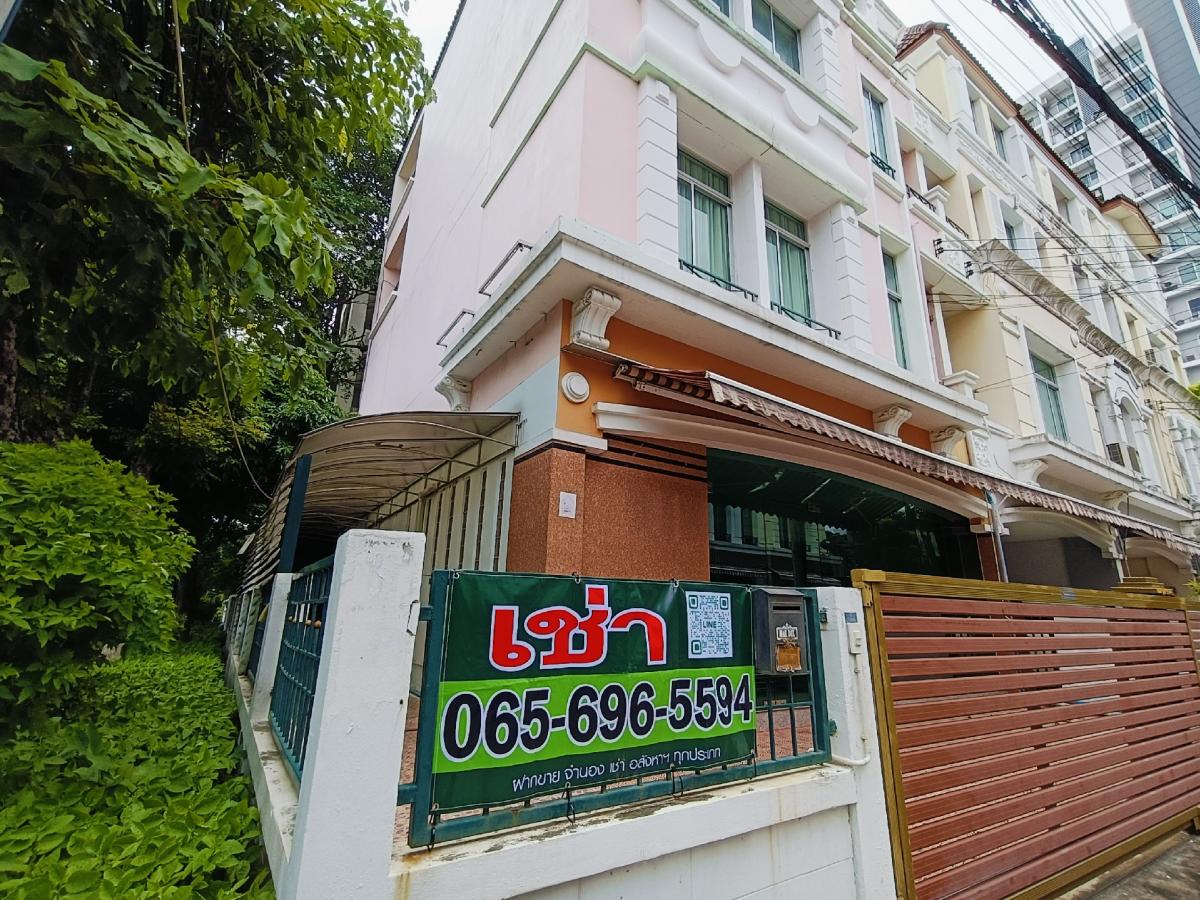 For RentTownhouseSamut Prakan,Samrong : For Rent, corner townhouse for rent, 4 floors, corner townhouse, 4 floors, ready to move in, Baan Klang Muang, British Town #Srinakarin, Soi Sri Dan 24, project on the road, parking for 3-4 cars