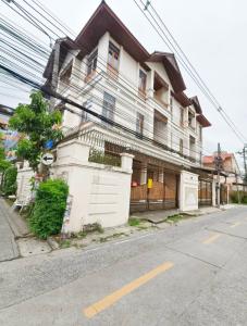 For SaleTownhouseLadprao, Central Ladprao : @Land for sale + 3-story townhome, Soi Ratchada 30, near MRT Lat Phrao, Chandrakasem Subdistrict, Chatuchak District, Bangkok 10900