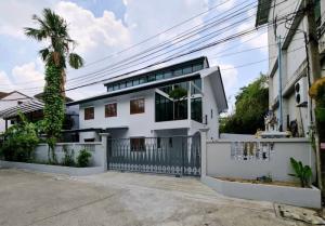 For RentHome OfficeChokchai 4, Ladprao 71, Ladprao 48, : 2-story home office, good location, newly renovated, beautifully decorated, for rent in Lat Phrao-Chokchai 4 area. Near Paolo Hospital Chokchai 4