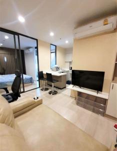 For RentCondoWitthayu, Chidlom, Langsuan, Ploenchit : Life One Wireless I BTS Ploenchit, MRT Lumpini I, beautiful room, high floor, very good price, kind owner, ready to move in.