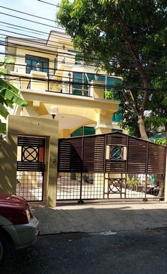 For SaleHouseRatchathewi,Phayathai : AK221 House for sale, 93 sq m., 400 sq m., Soi Mo Leng, Ratchaprarop, 5 bedrooms, 4 bathrooms, with 5 air conditioners, 2 kitchens, with furniture.