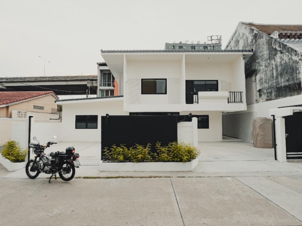 For SaleHousePattanakan, Srinakarin : LL338 For sale: newly renovated single house, Phatthanakan 12, convenient transportation, very close to the expressway.