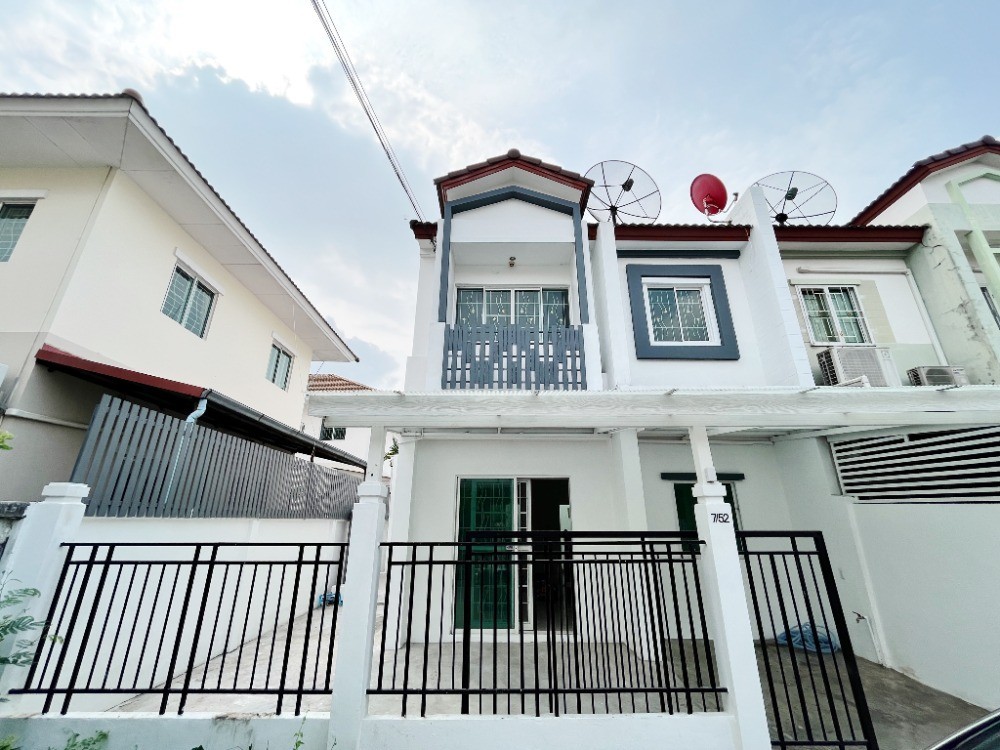 For SaleTownhouseBang kae, Phetkasem : 2-story townhome, renovated corner plot.