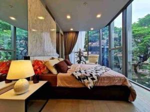 For RentCondoSukhumvit, Asoke, Thonglor : ♦ Prime Location ♦ Duplex ​05+ floor 135.00 sq.m. | 3 beds, Fully Furnished | near EmQuatier 6 mins, Emporium 6 mins, Samitivej Sukhumvit Hospital 7 mins