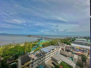 For SaleCondoSriracha Laem Chabang Ban Bueng : Urgent sale! Sriracha Condo, empty room, sea view, good location in the heart of Sriracha.