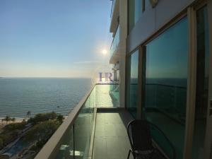 For SaleCondoPattaya, Bangsaen, Chonburi : Duplex for sale in Wongamat Tower, fully furnished and sea view