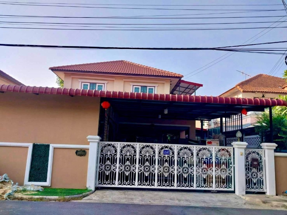 For RentHouseNawamin, Ramindra : Large 2-story detached house for rent, K.C. Parkville 3 project, good location, close to the expressway, for living or selling products online. There is storage space.