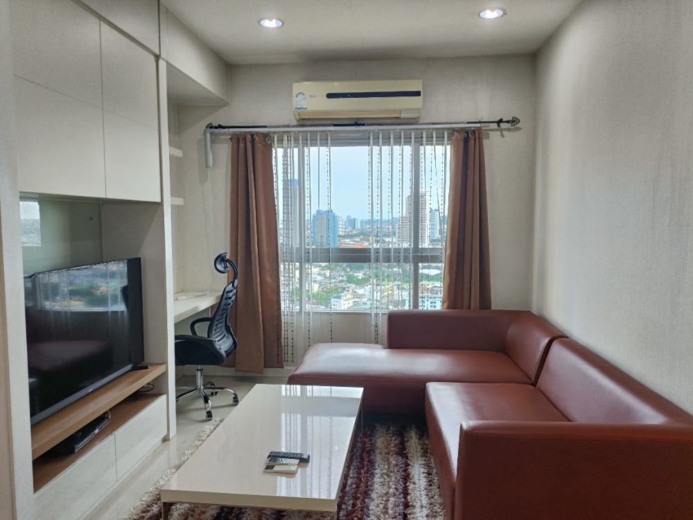 For RentCondoWongwianyai, Charoennakor : For rent Q House condo Sathorn at BTS Krungthonburi, 29th floor, fully equipped, luxurious, 48 sq m. most comfortable.