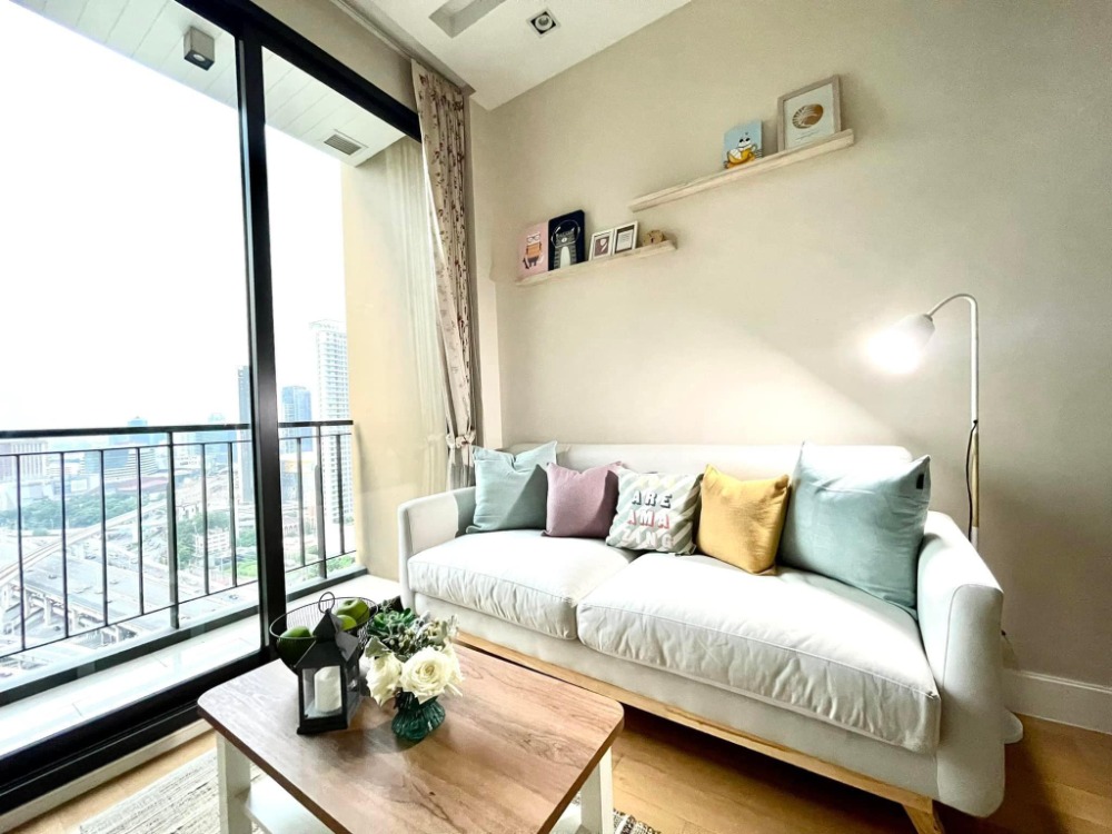 For RentCondoLadprao, Central Ladprao : 👑 Equinox Phahol-Vibha 👑 1 bedroom, size 40 sq m., 27th floor, beautiful room, nice to live in. Electrical appliances and furniture are complete.