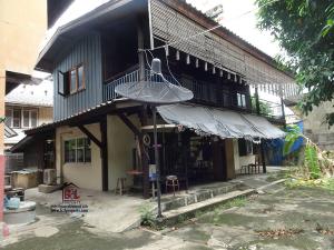 For RentHouseRama9, Petchburi, RCA : Land, Phaya Thai, Din Daeng, beautiful plot with house for rent, Bangkok