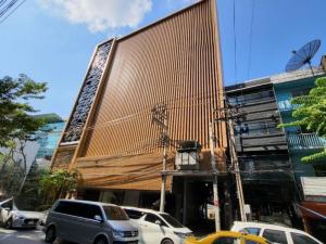 For RentRetailSilom, Saladaeng, Bangrak : Hot Deals For Rent, G Floor, Roadside, Size 200 sq m, Silom - Surawong Location, Near BTS Sala Daeng Station, Only 270 m, Walk Through Thaniya Alley and Silom Alley 2