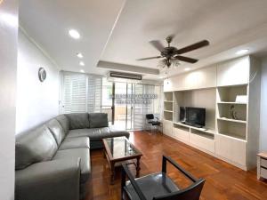 ให้เช่าคอนโดสุขุมวิท อโศก ทองหล่อ : Pets friendly 3 bedrooms for rent near BTS Prompong