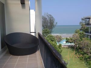 For RentCondoHuahin, Prachuap Khiri Khan, Pran Buri : 💥💥Fully Furnish Beachfront condominium in Hua Hin, Baan Nub Khluen, 2 bedrooms, 2 bathrooms, Tower 2, by the sea, beautifully decorated, ready to move in