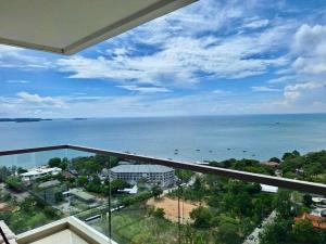 For RentCondoPattaya, Bangsaen, Chonburi : 2 bed 92 sqm. for rent The Peak tower Pratamnak