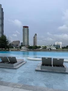 For SaleCondoWongwianyai, Charoennakor : Urgent sale, condo in a good location on the banks of the Chao Phraya River