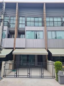 For RentTownhouseNawamin, Ramindra : Townhouse for rent, 3 floors, Baan Klang Muang - Watcharapol Sukhapiban 5 project, private zone, no one in front of the house