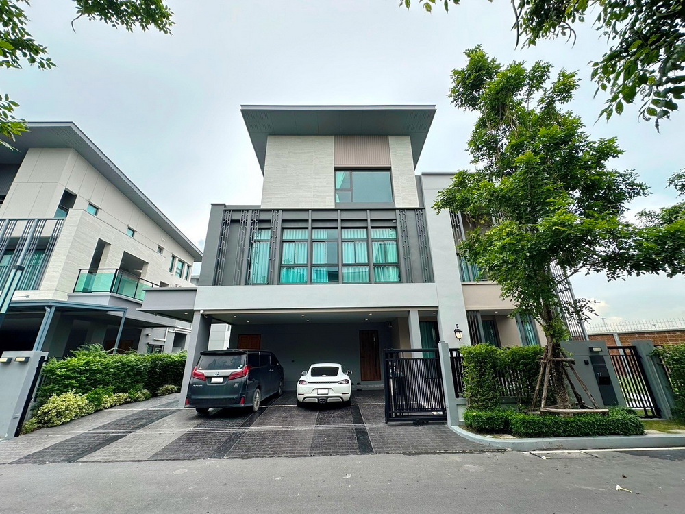 For RentHousePattanakan, Srinakarin : Single house for rent, beautiful and luxurious 3-storey house, 5 bedrooms, 6 bathrooms, ready to move in