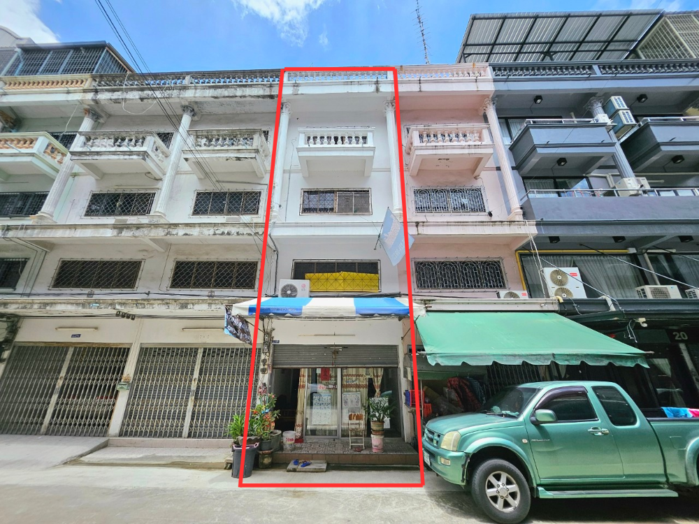 For SaleShophouseRathburana, Suksawat : For sale: 3 and a half storey shophouse, commercial building, Pracha Uthit 91/1, location suitable for trading‼️