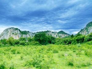 For SaleLandRatchaburi : Land for sale, 7 rai, 175 sq m, Khao Ngu view, near community, near tourist attractions