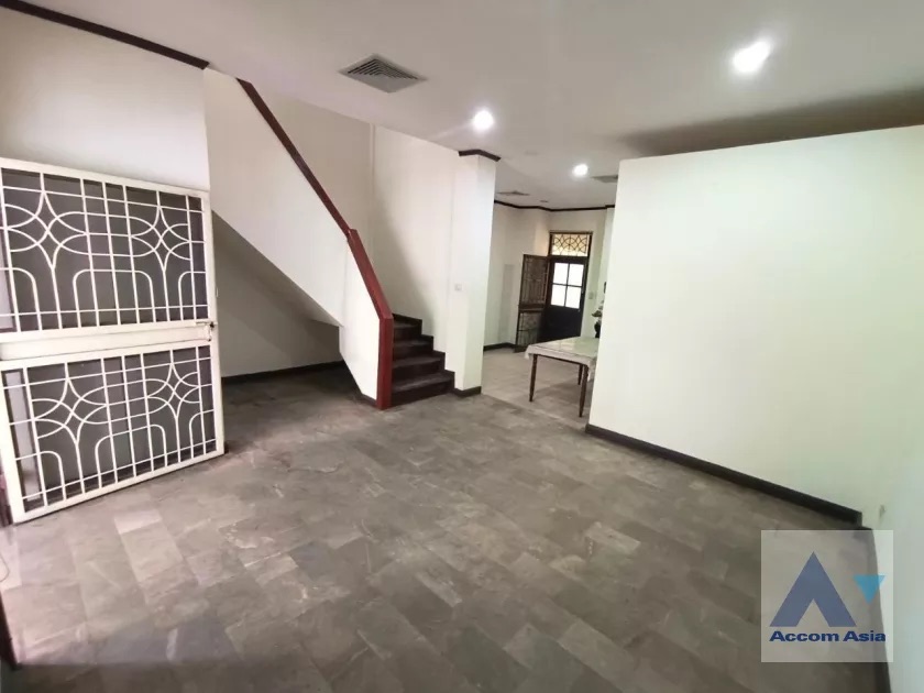 ให้เช่าทาวน์เฮ้าส์/ทาวน์โฮมสุขุมวิท อโศก ทองหล่อ : Home Office | 3 Bedrooms Townhouse for Rent in Sukhumvit, Bangkok near BTS Phra khanong (AA26041)