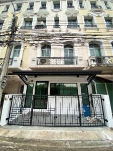 For RentTownhouseKasetsart, Ratchayothin : 4-storey townhouse, good location, beautifully decorated, for rent, Kaset-Chatuchak area, near BTS Wat Samian Nari, only 650 meters.