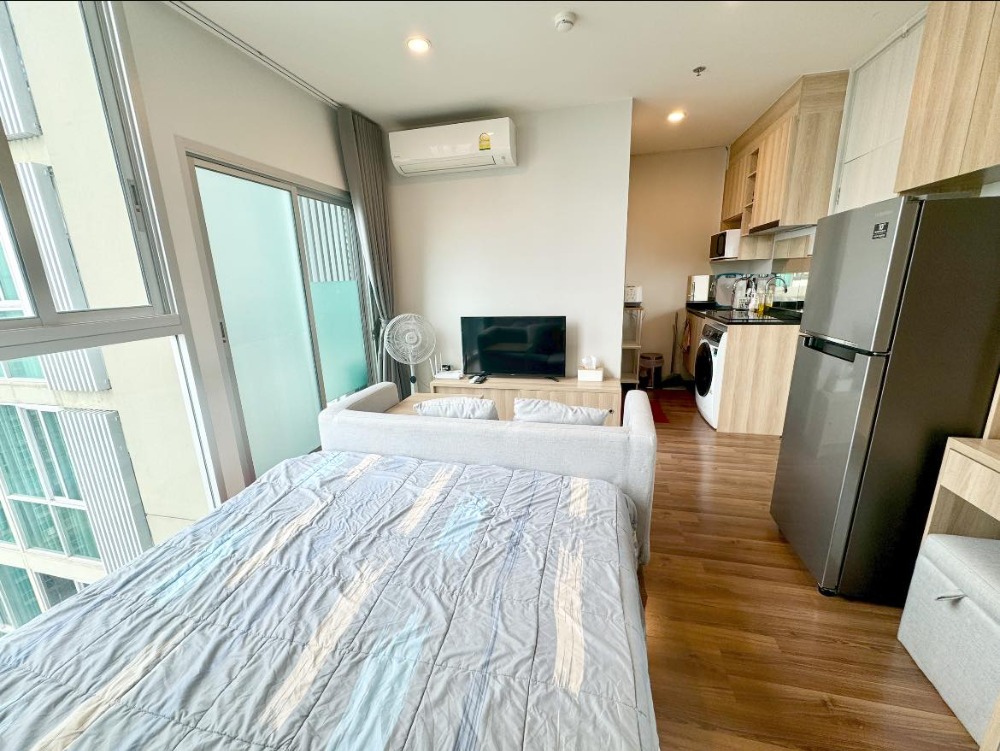 For RentCondoRatchadapisek, Huaikwang, Suttisan : 👑 Noble Revolve Ratchada 2 👑 Studio size 23 sq m., 35th floor, complete with furniture and electrical appliances, ready to move in.