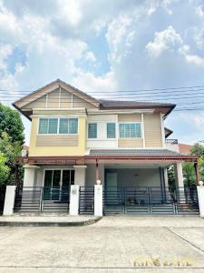 For RentHousePathum Thani,Rangsit, Thammasat : For rent: 2-storey detached house in the Vista Ville 3 Phase C project, Lam Luk Ka, Khlong 3, 3 bedrooms, 3 bathrooms, parking for 2 cars in the house, only 27,000 baht/month, including common area fees) #Near BTS Green Line, only 1 minute away #20 minute