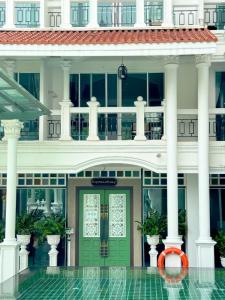 For SaleBusinesses for salePhuket : Hot Deal !! Hotel in Phuket for sell !! Urgent sale of a hotel in the heart of Phuket !!