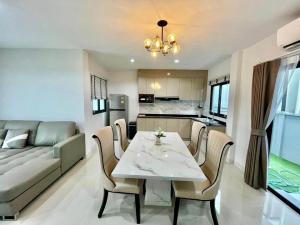 For RentTownhouseBangna, Bearing, Lasalle : Townhome for rent, PLENO Sukhumvit - Bangna 2 project ***Special unit, front of the project, garden view