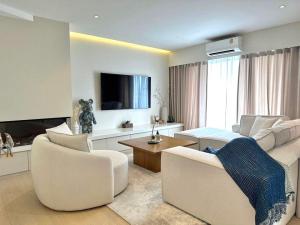 ให้เช่าคอนโดสุขุมวิท อโศก ทองหล่อ : Condominium for Rent | Casa Viva. 3 bedrooms Duplex. size 215 sq.m. Available Now!