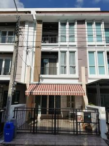 For RentTownhouseYothinpattana,CDC : 3-storey townhouse with furniture, beautifully decorated, for rent in Lat Phrao-Pradit Manutham area, near Town in Town Hotel