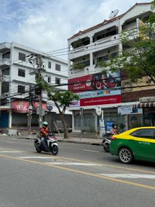 For SaleShophouseOnnut, Udomsuk : 2-unit commercial building, entrance to Soi Udomsuk 49, 32M ALLIN Hotdeal