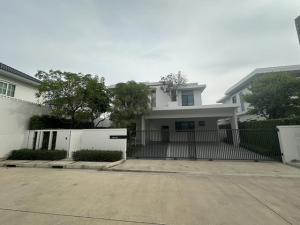 For RentHouseSamut Prakan,Samrong : RH1153 Single house for rent, Manthana Village, Km.15, corner house near the club, 4 bedrooms, 5 bathrooms, 7 air conditioners, fully furnished, ready to move in