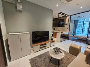 ให้เช่าคอนโดสาทร นราธิวาส : “ Spacious 1bedroom 44sqm Walkable to Saladeng BTS “