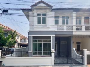 For SaleTownhouseNawamin, Ramindra : For sale: Rueanrudee Village 5, newly renovated, ready to move in, good price, corner unit, attractive project