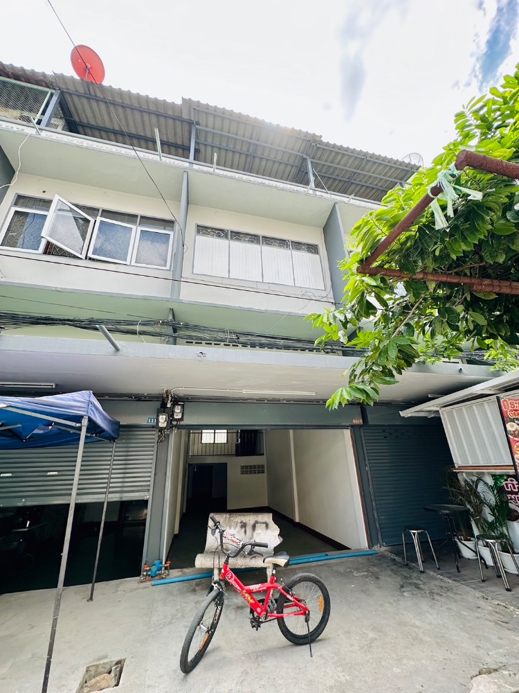 For RentRetailSathorn, Narathiwat : Commercial building, newly renovated, used as a shop, monthly rent, reasonable price, Sathon area