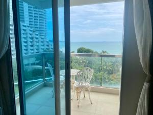 For SaleCondoPattaya, Bangsaen, Chonburi : For sale condo The Palm wongamat Beach Front Pattaya Studio (S03-0968)