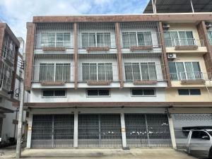 For SaleShophouseThaphra, Talat Phlu, Wutthakat : Commercial building for sale, 4 floors, 3 rooms next to each other, with empty land behind, size 162 sq m. in the Mangmee Saensuk project, Kanlapaphruek Road, Bang Khae, Bang Khae, Bangkok