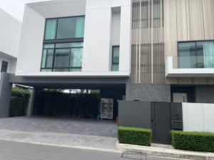 For RentHousePattanakan, Srinakarin : HR1766 For sale and rent, 3-storey luxury house, Nantawan Village, Krungthep Kreetha Road, next to Wellington International School and Krungthep Kreetha Golf Course.