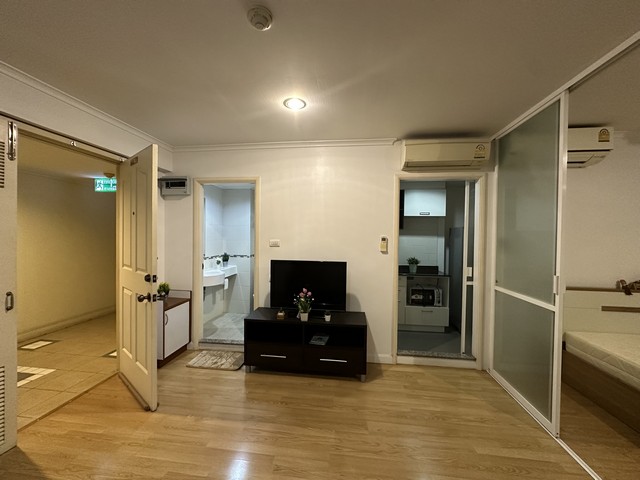 For RentCondoBang Sue, Wong Sawang, Tao Pun : Condo for rent: Lumpini Ville Prachachuen-Phongphet 1, 300 meters from The Mall Ngamwongwan.