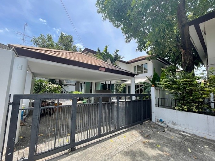 For RentHouseNawamin, Ramindra : For Rent, 2-storey detached house for rent, luxury project, Private Nirvana Village, Lat Phrao / Soi Yothin Phatthana 9 / Beautiful house, large size 84.5 square wah / some furniture / newly renovated house / 7 air conditioners (new air conditioners) for 