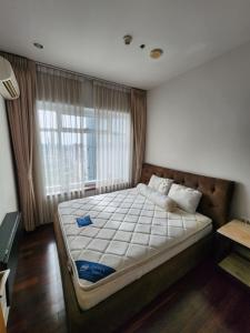 For RentCondoRama9, Petchburi, RCA : For rent: Circle Condominium, near Petchaburi MRT Station / BTS Nana, central location